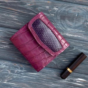 Cartera de cocodrilo, cartera triple, cartera para dama, cartera personalizada, cartera premium, cartera segura, cartera plegable, cartera para dama.