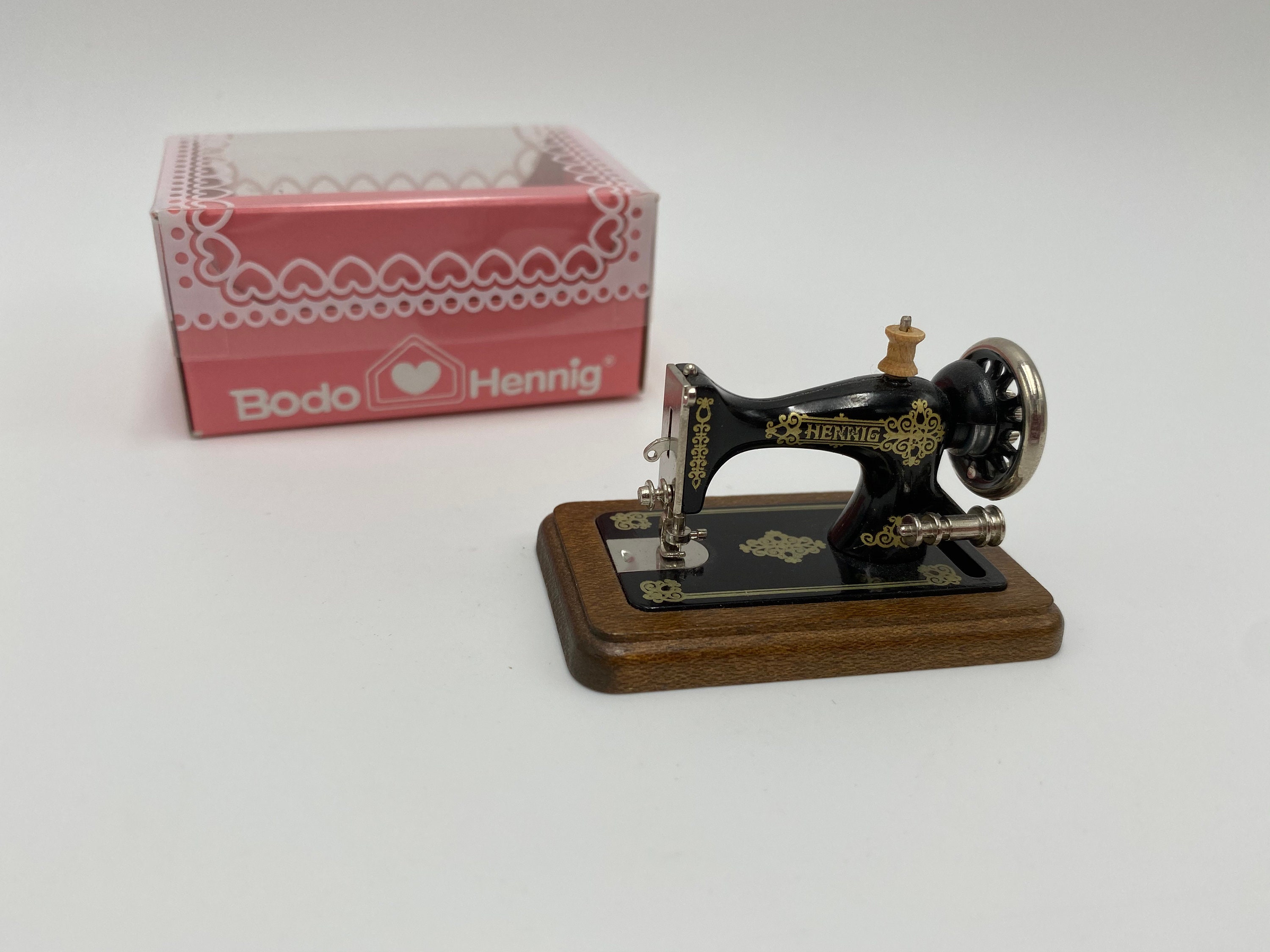 Bodo Hennig Bobo Hennig, Bodo Hennig Nähmaschine in