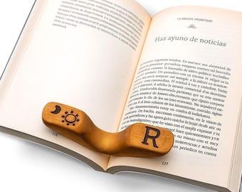 Wooden Book Page Holder – Cozy Reading Gift for Book Lovers, Handcrafted Thumb Bookmark, Perfect Christmas Gift for Readers