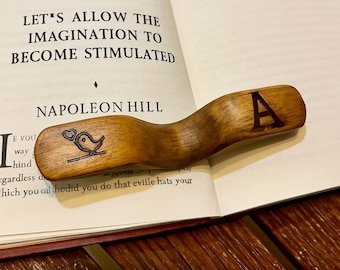 Personalized Wooden Book Page Holder - Custom Engraved Thumb Bookmark Gift for readers, Teachers & Book Lovers
