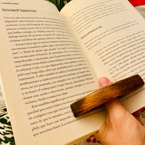 Wood thumb page holder, book lover gift, gift for her, gift for him, personalized gift, book page holder, holiday gifts, Christmas gift