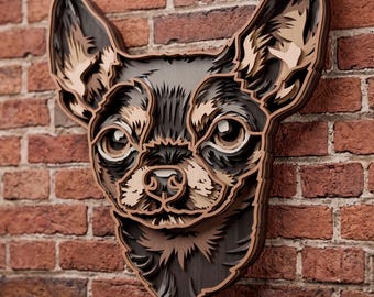 Op de afbeelding: Een meerlaags houten wandkunstwerk dat de kop van een chihuahua voorstelt. Het ontwerp bevat complexe uitsparingen in tinten donkerbruin, beige en crème, wat een driedimensionaal effect creëert dat de grote oren en ogen van de hond benadrukt.