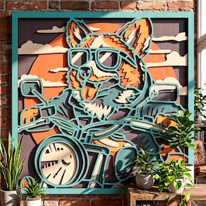 Könnte beinhalten: Ein mehrschichtiges Wandkunstwerk aus Holz mit einem Cartoon-Fuchs, der eine Sonnenbrille trägt und Motorrad fährt. Das Kunstwerk verwendet Farbtöne von Orange, Blau und Braun, mit einem Sonnenuntergangshintergrund und einem türkisfarbenen Rahmen. Der Fuchs streckt die Zunge heraus.