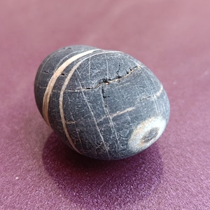 アイルランドのハグストーン：古代ケルトの願い石のお守り