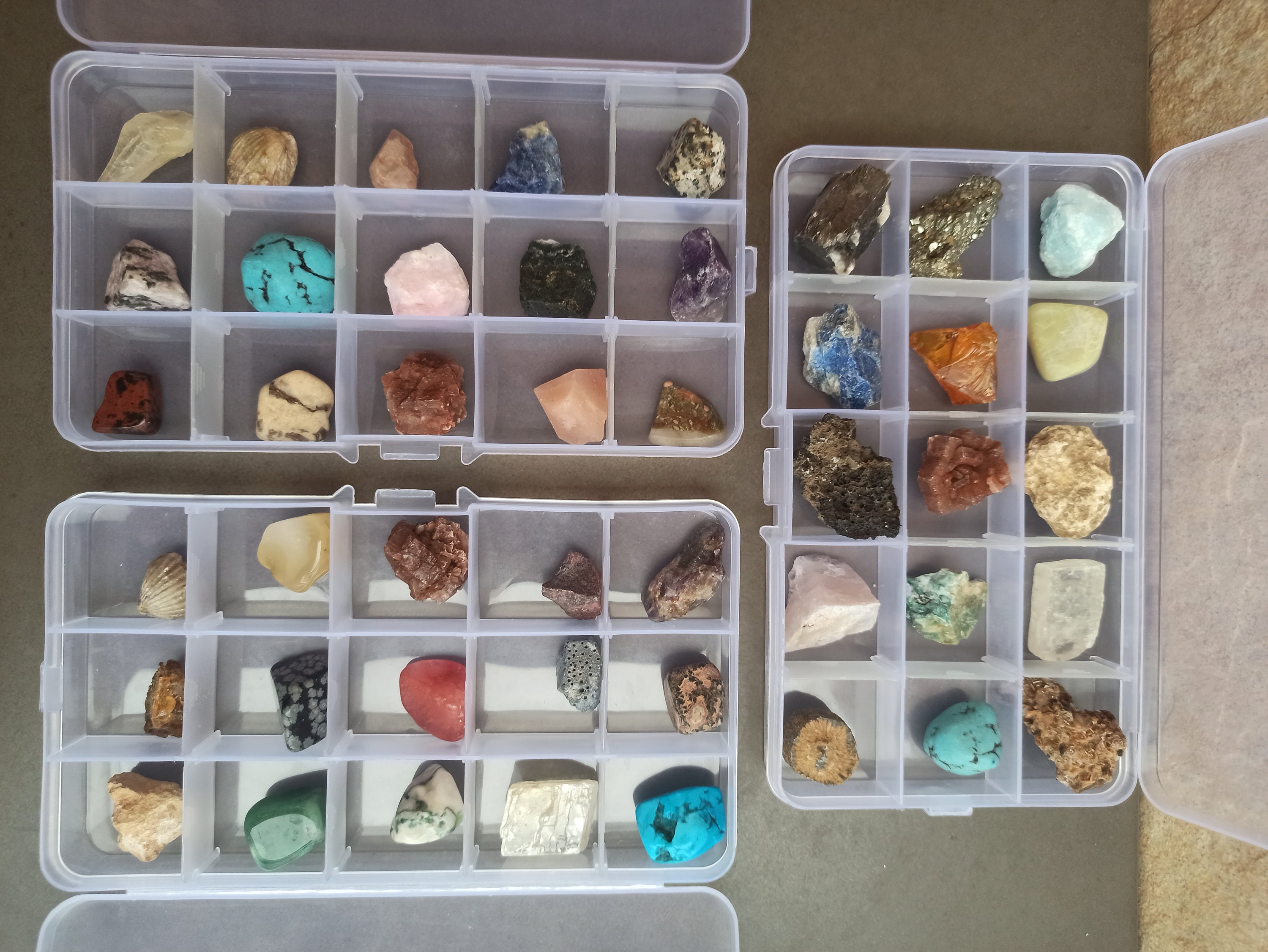 Collection minéraux, collection roche, collection fossiles et minéraux,  collection pierres précieuses, lot de 15 cristaux bruts, minéraux bruts -   France