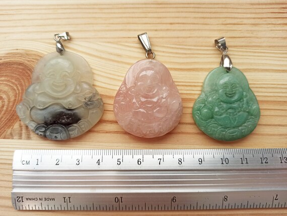 彫刻された仏像ペンダント、翡翠、ローズクォーツ、アベンチュリン 