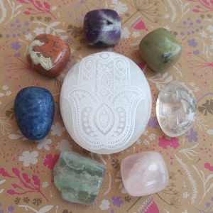 LARGE 7 Chakra Set, Polished Crystal, Selenite Charging Plate, Wishing Stones, Healing Crystals, Chakra Stones, Selenite Ornament Plate