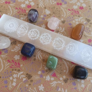 LARGE 7 Chakra Set, Polished Crystal, Selenite Charging Plate, Wishing Stones, Healing Crystals, Chakra Stones, Selenite Ornament Plate
