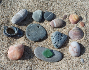 Ciottoli di spiaggia mediterranea: set di arte rupestre del tesoro