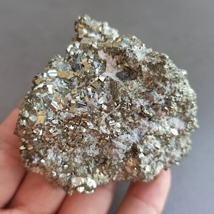 Piedra de pirita curativa, mineral de colección, racimo de pirita, piedra de pirita cruda, oro de los tontos, pirita del Perú, piedra preciosa cruda natural