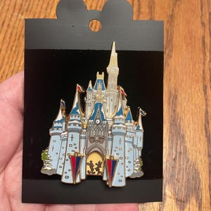 ディズニー　キャストコスチューム　ピン Disneyland Cast Exclusive/ディズニーランドキャスト