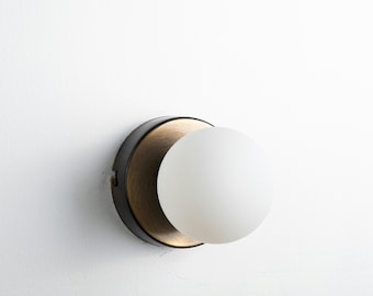 Minimalistische messing wandkandelaar, matglazen bol wandverlichting, kleine vintage wandlamp, moderne wandkandelaar, boerderijdecor wandlamp