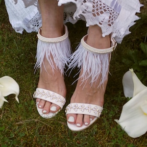 Custom  Wedding Block  Heels, Chunky Leather Heels, Wedding Feather Sandals, Bridal Sandals,  Handmade  Bridal Heels, Feather Bridal heels