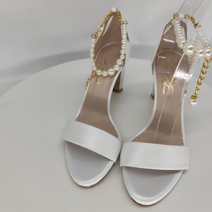 Pearl  White Leather Bridal Heel Shoes With Block Heel, Wedding Heels With Ankle Pearls, Romantic  Glam Bridal Leather Sandals With Pearls