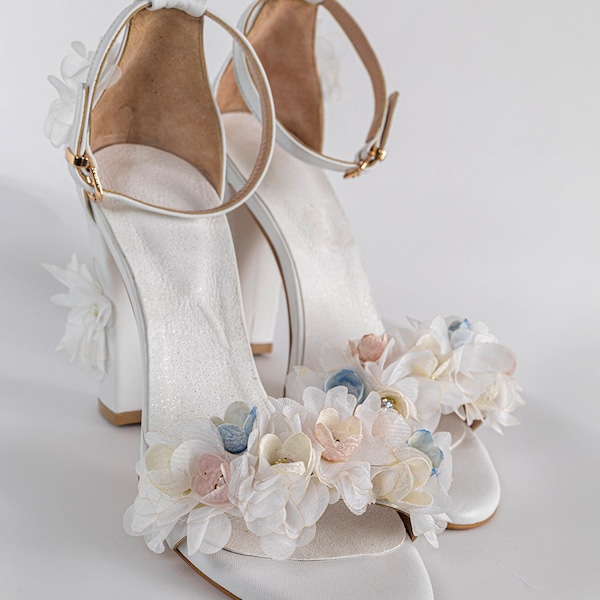 Custom  Wedding Block  Heels, Chunky Leather Heels, Wedding Flower Sandals, Bridal Sandals,  Swarovski Bridal Heels, Cocoon Bridal heels