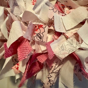 Rosa floraler Rag-Kranz