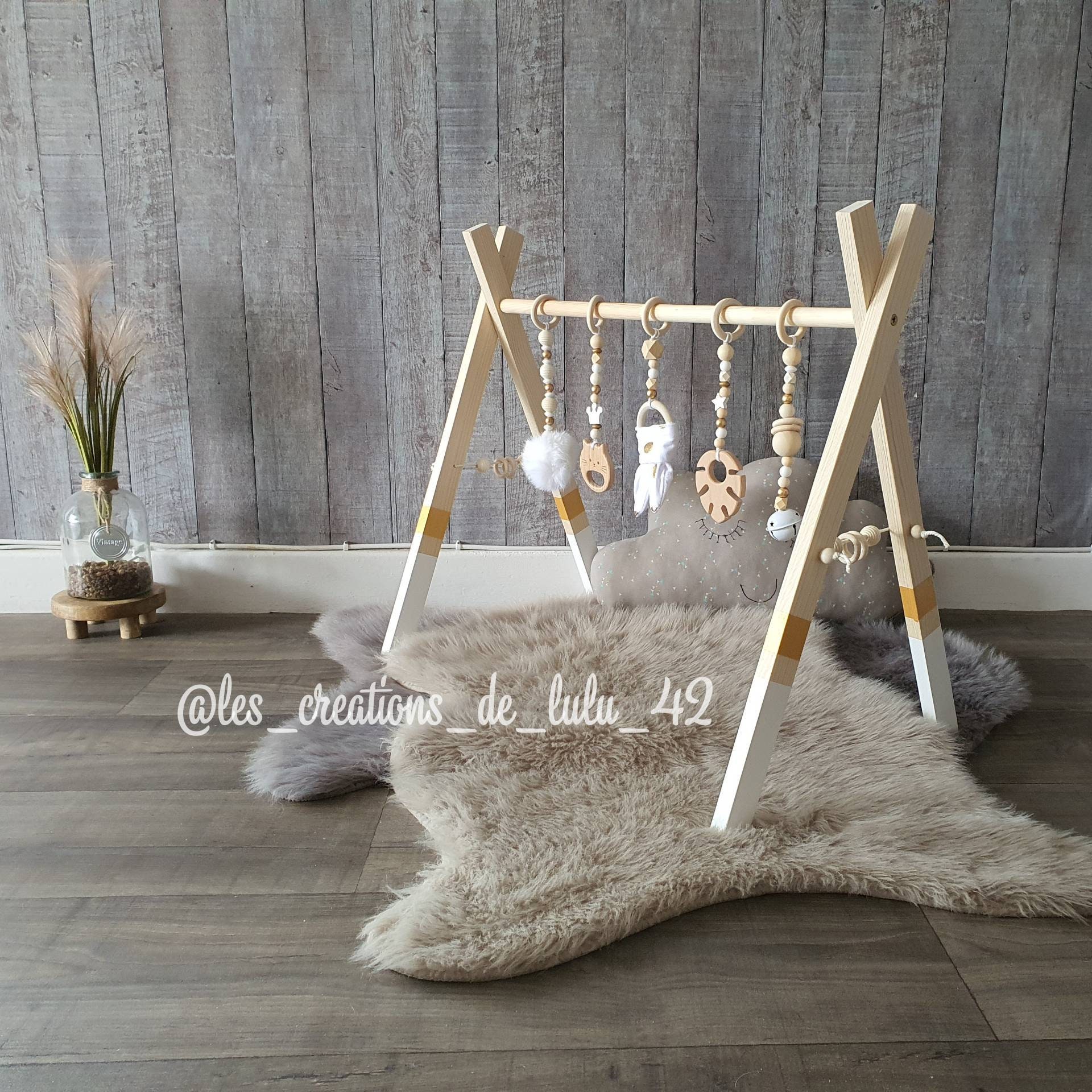 Gymax Portique d'Éveil Bébé Bois, Arche Éveil Bébé, Dès 2 Mois Gym  d'Activité Centre Pour Bébé Avec 3 Jouets en Bois Suspendus, 59.5 x 58 x  45.5 CM