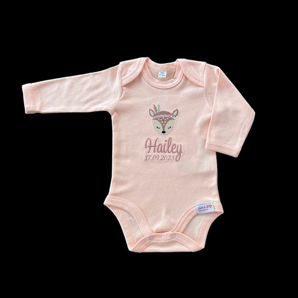 Babybody mit Reh Kitz und Namen bestickt, Body personalisiert rosa, Geschenkidee zur Geburt