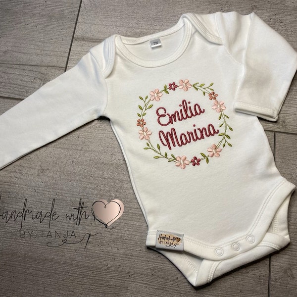 Baby Body mit Namen, personalisiert, Geschenk zur Geburt, bestickt