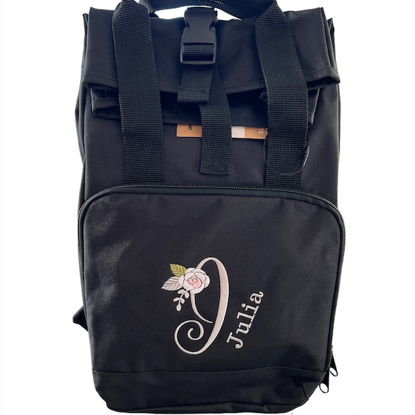 Roll Top Rucksack mit Monogramm und Namen bestickt | bagpack | personalisiert | Flower | Geschenkidee | Kita Tasche