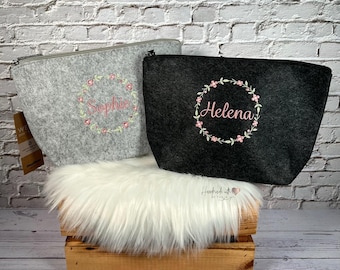Bolso de fieltro bordado con nombre y corona de flores - neceser personalizado | Bolso ideal para regalar