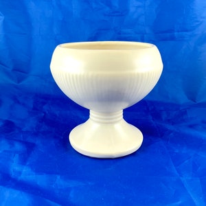 1960&#39;s McCoy &quot;Classic Line&quot;  Matte White  Round Pedestal –  #3012