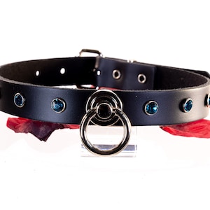 bb SiaLinda: Collar rhinestone blue 8 crystals and large O-ring 20 mm genuine leather black gift packaging