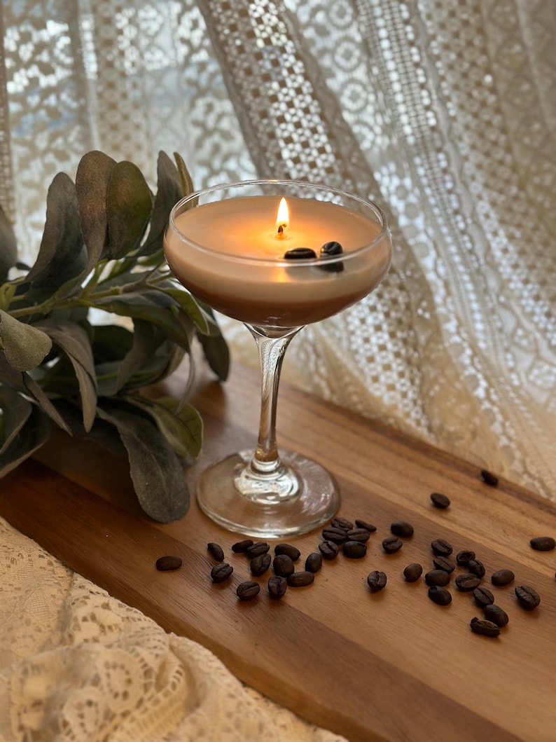 Espresso Martini Kerze, Kerze, Kaffee duftend, Sojawachskerze, Geburtstagskerze, Geschenk für Schwägerin, Kerzenliebhaber Geschenk, Alkoholkerze Bild 4