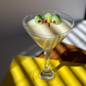 Vela de Martini Sucio, Agitada pero no Revuelta, Mezcla de Soja, Regalo para Mejor Amigo, Regalo para Amantes del Martini, Vela de Cóctel, Regalo para el 21.º Cumpleaños, Decoración de Bar imagen 6