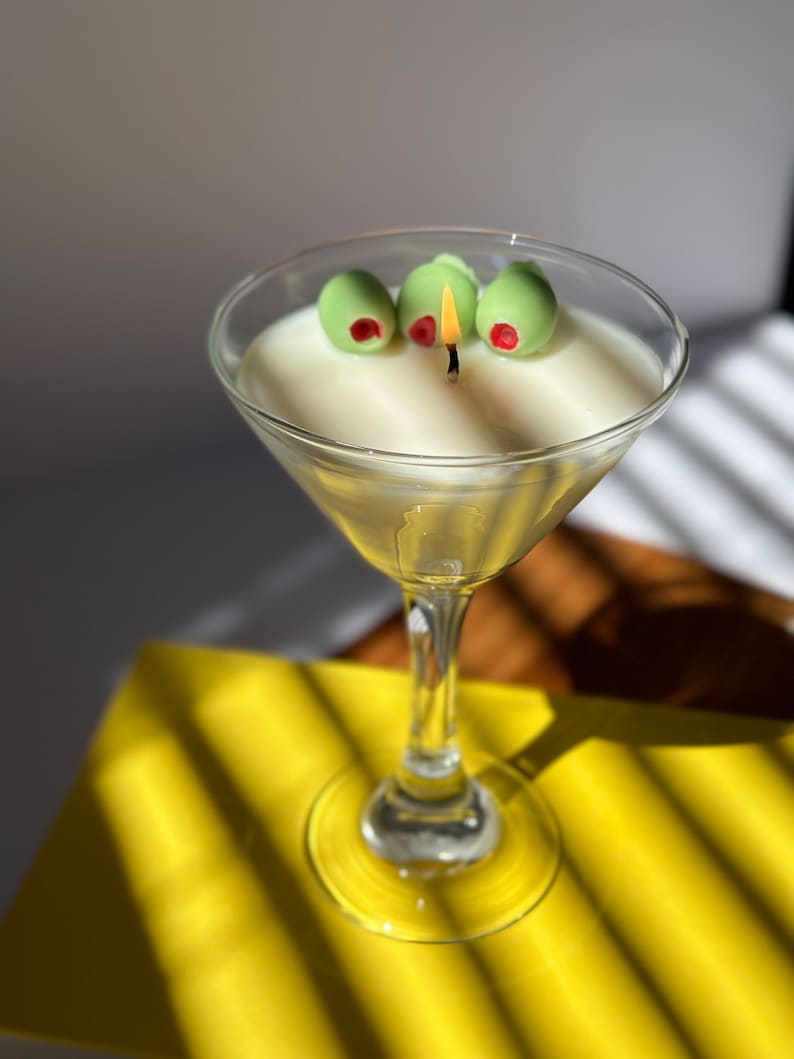 Vela de Martini Sucio, Agitada pero no Revuelta, Mezcla de Soja, Regalo para Mejor Amigo, Regalo para Amantes del Martini, Vela de Cóctel, Regalo para el 21.º Cumpleaños, Decoración de Bar imagen 6