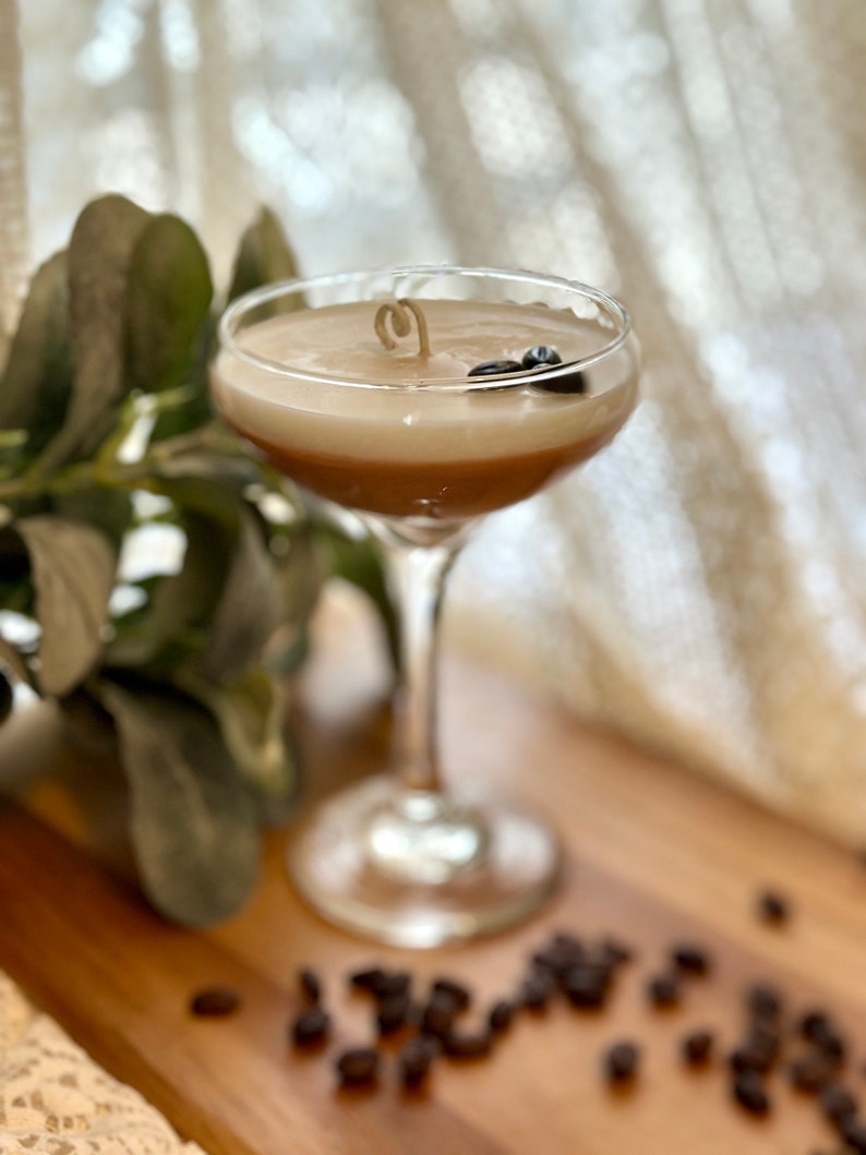 Espresso Martini kaars, kaars, koffie geurende, sojawas kaars, verjaardagskaars, cadeau voor schoonzus, kaars minnaar cadeau, alcohol kaars afbeelding 5