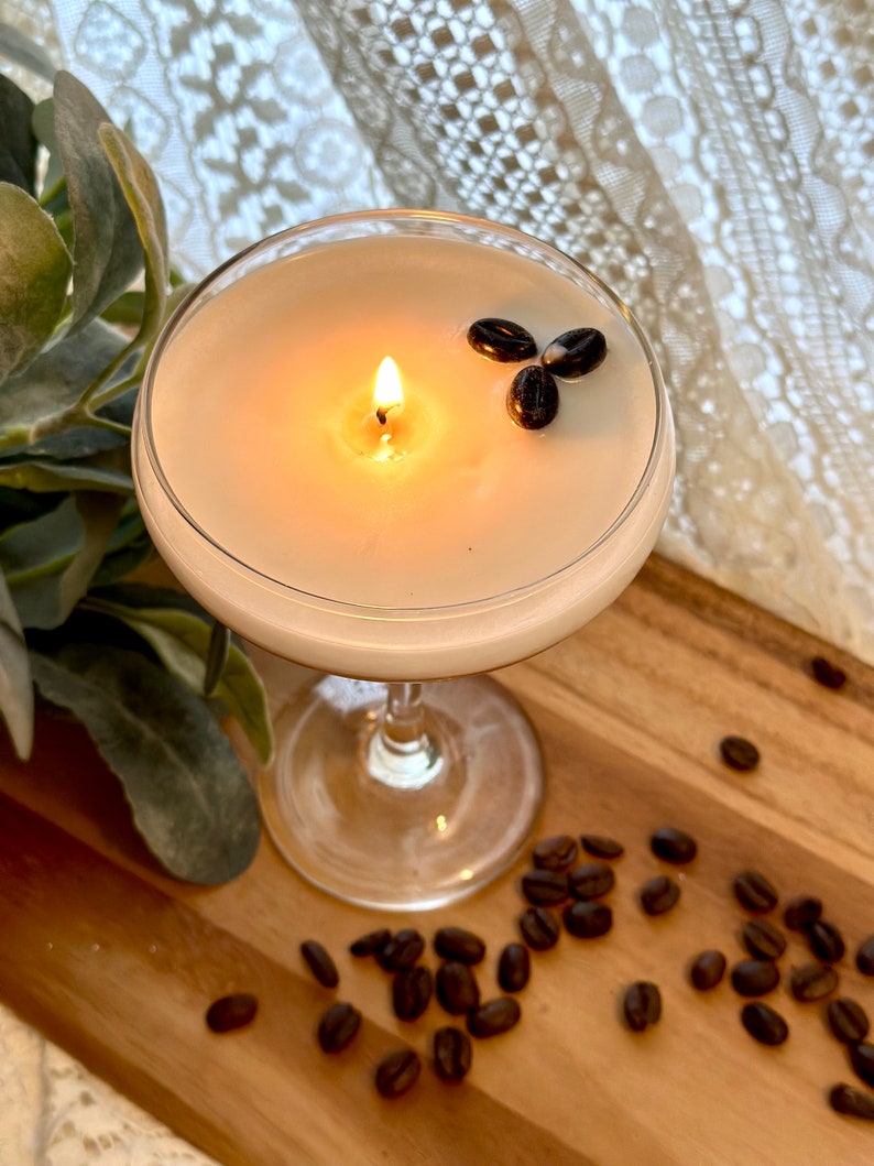 Espresso Martini Kerze, Kerze, Kaffee duftend, Sojawachskerze, Geburtstagskerze, Geschenk für Schwägerin, Kerzenliebhaber Geschenk, Alkoholkerze Bild 2