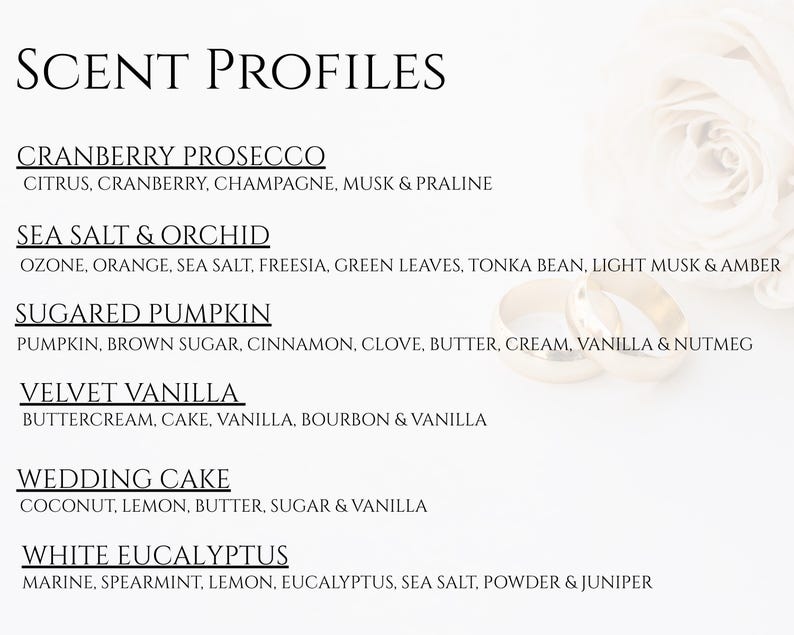 Może przedstawiać: Biała karta informacyjna z nagł&oacute;wkiem SCENT PROFILES zawierająca listę sześciu kompozycji zapachowych: Cranberry Prosecco, Sea Salt & Orchid, Sugared Pumpkin, Velvet Vanilla, Wedding Cake i White Eucalyptus, z dwoma złotymi pierścionkami i białą r&oacute;żą.