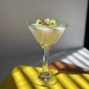 Vela de Martini Sucio, Agitada pero no Revuelta, Mezcla de Soja, Regalo para Mejor Amigo, Regalo para Amantes del Martini, Vela de Cóctel, Regalo para el 21.º Cumpleaños, Decoración de Bar imagen 5