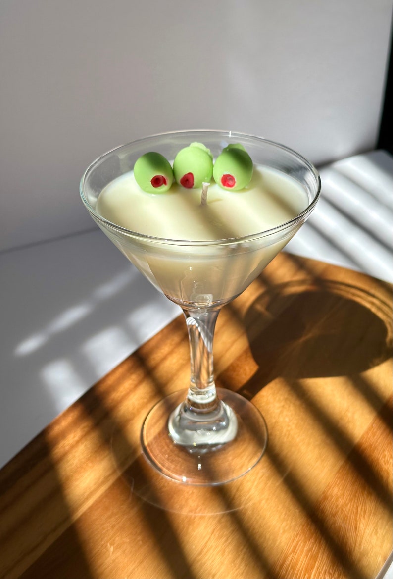 Vela de Martini Sucio, Agitada pero no Revuelta, Mezcla de Soja, Regalo para Mejor Amigo, Regalo para Amantes del Martini, Vela de Cóctel, Regalo para el 21.º Cumpleaños, Decoración de Bar imagen 8