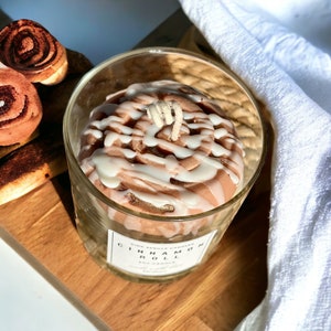 Cinnamon Roll Candle, Realistic Dessert Candle, Bakery Scented, Gift for Foodie, gift basket candle, Handpoured Soy Wax, Fall candle