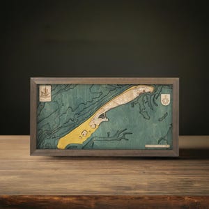 VLIELAND - 3D-wandkaart met de hand gemaakt van natuurlijk hout. 40,5x20,0 cm.