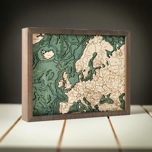 EUROPA - 3D Wandkarte aus Naturholz in Handarbeit gefertigt. 40.5 x 30.5 cm.