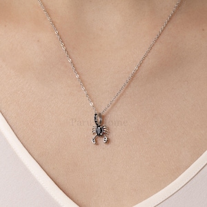 Collar de escorpión negro de plata de ley 925, regalo de joyería gótica personalizada - Colgante del zodíaco Escorpio astrológico imagen 2