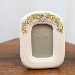 Marco de cerámica vintage Hallmark con diseño floral de 2" x 3,25"