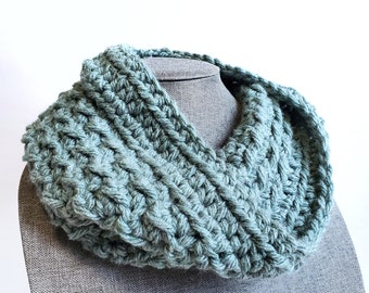 Cute and Cozy Crochet Neck Warmer (Crochet Pattern)