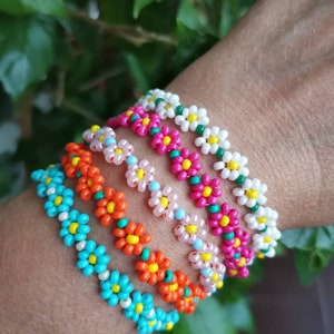 Daisy Flower Bracelets, Beaded Flower bracelets, Dainty Flower Bracelets, Colorful Daisy Beaded Bracelets, Seed Beads Flower Bracelets