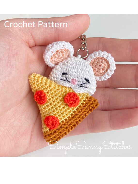 Mouse eating Pizza  Keychain Crochet Pattern PDF file