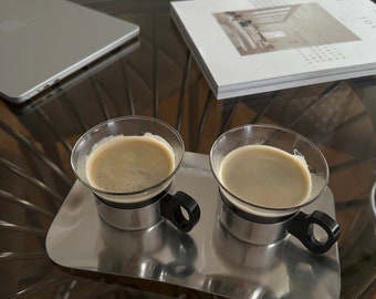 Minimalist WMF Design Kupetz Cromargan Kaffeetasse Teetassen 2er Set mit Tablett 1960er Jahre coffee steel cups Mid Century Modern