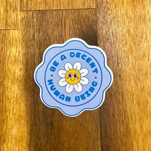 Soyez un être humain décent sticker holographique de Zazzle.be Liste d'envies Vous avez des idées ? Stickers mignons fleurs bleues l Sticker marguerite Soyez gentil, soyez gentil Sticker marguerite empathique