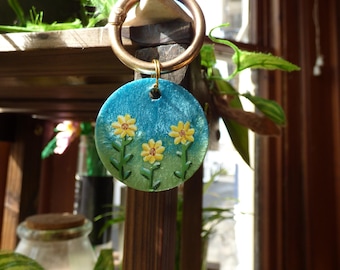 Placa de identificación para perros Pétalos Dorados – Placa de identificación para mascotas hecha a mano con resina de girasol