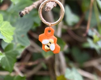 Placa de identificación para mascotas de arcilla polimérica con diseño de abeja ocupada / Charm de identificación de mascota hecho a mano con forma de abeja