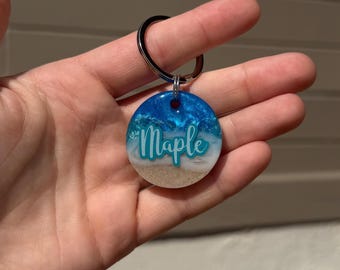Placa de identificación para perro "Día en la playa" / Placa de identificación marina hecha a mano / Colgante para collar de mascota con temática costera