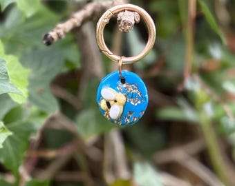 Placa de identificación para perros Golden Garden de arcilla polimérica / Charm de identificación floral hecho a mano para mascotas