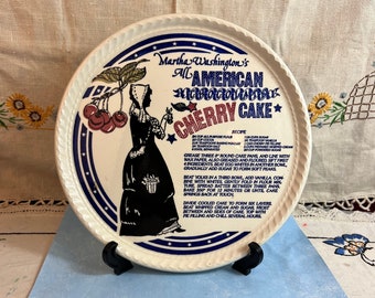 Vintage Royal China door Jeannette Martha Washington's All American Chocolate Cherry Cake - Taartplaat